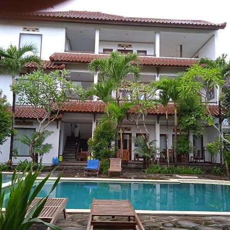 Family House Hotel Kuta Kuta  외부 사진